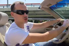 Кабрио спортен автомобил на улицата