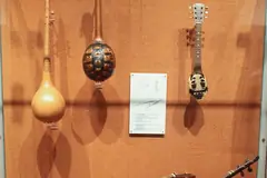 Бузукита, гръцки струнни инструменти
